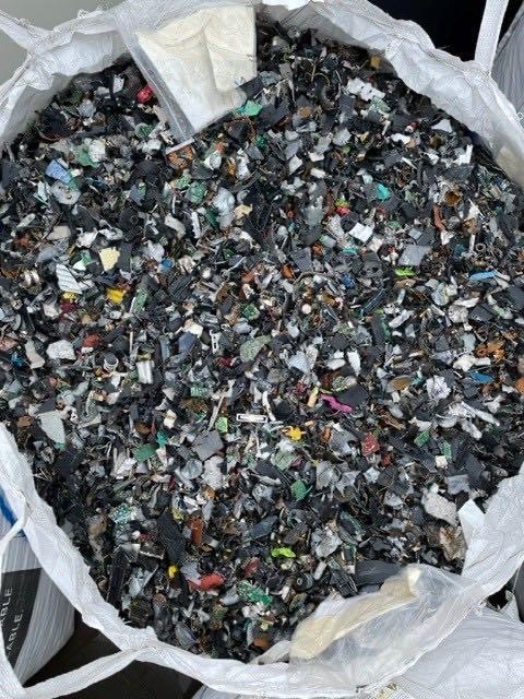 廃プラスチック WEEE粉砕品 電気・電子機器廃棄物スクラップ 写真2