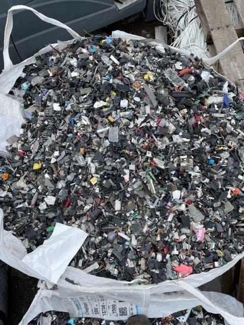 廃プラスチック WEEE粉砕品 電気・電子機器廃棄物スクラップ 写真3