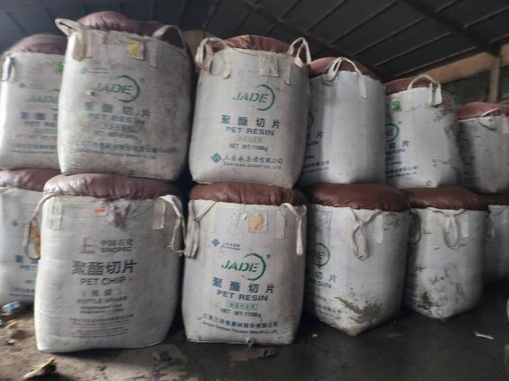 廃プラスチック PETフレーク PETボトル粉砕品